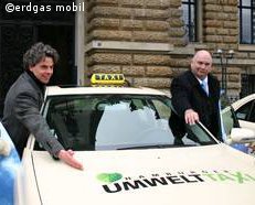 In Hamburg sind ab sofort Umwelttaxis unterwegs, die unter anderem mit Erdgas betrieben werden. 